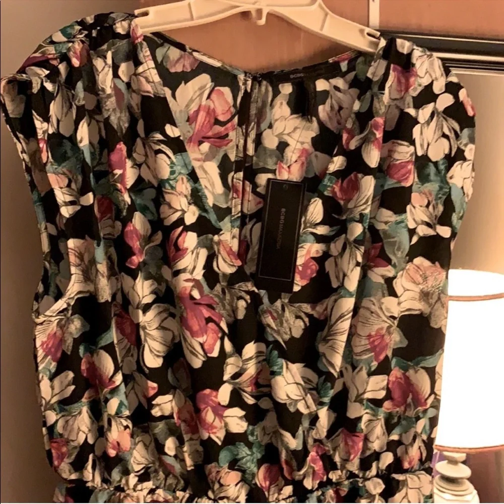 ⭐️2/$25⭐️ BCBGMAXAZRIA Romper - Picture 4 of 12